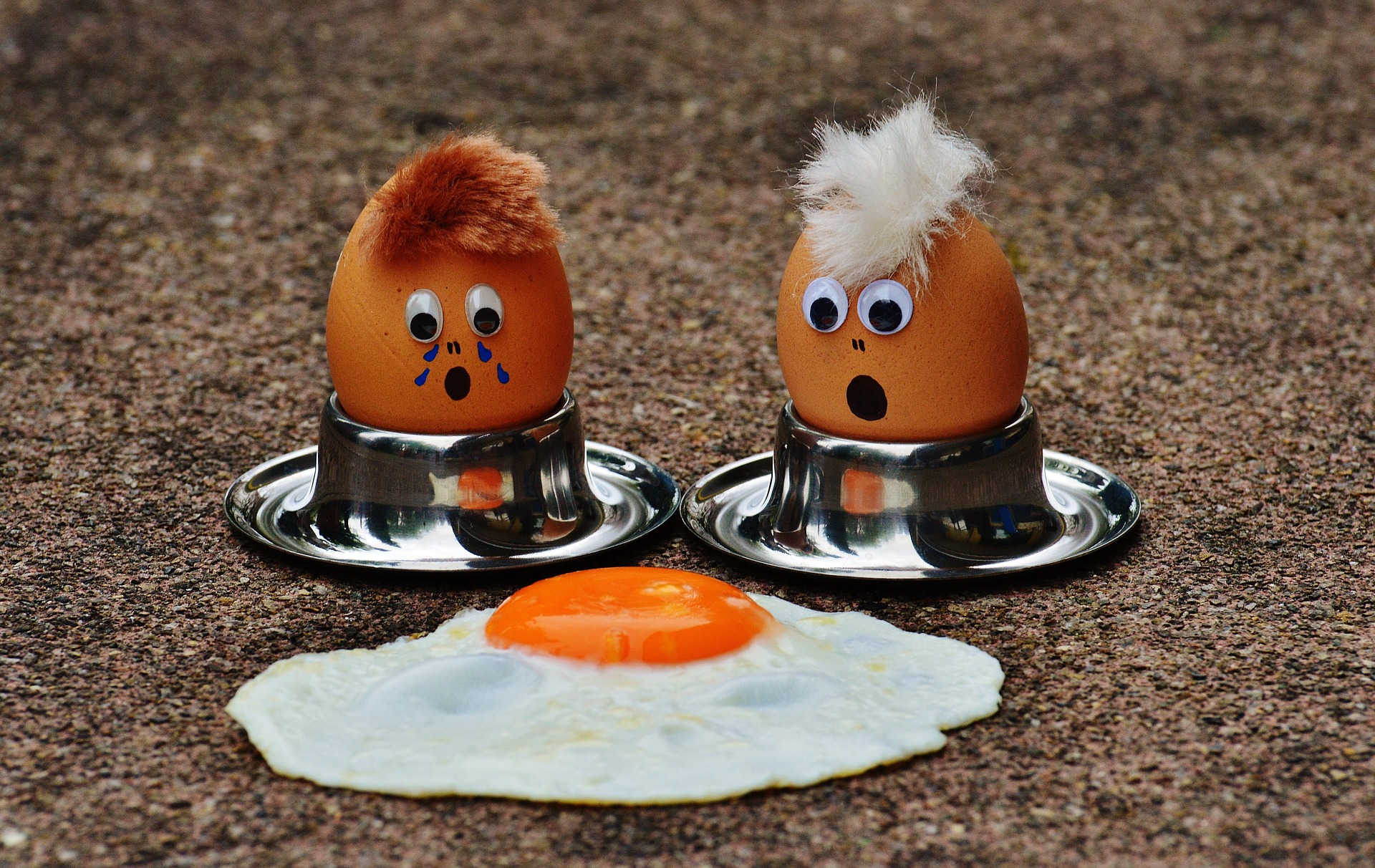Τι είναι τα κόκκινα στίγματα που βλέπουμε στα αυγά;