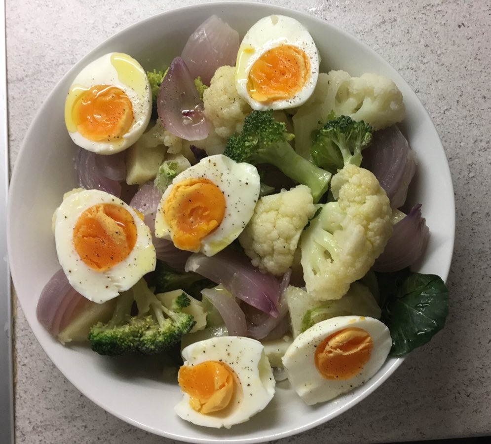 Αυγοσαλάτα με βραστά λαχανικά